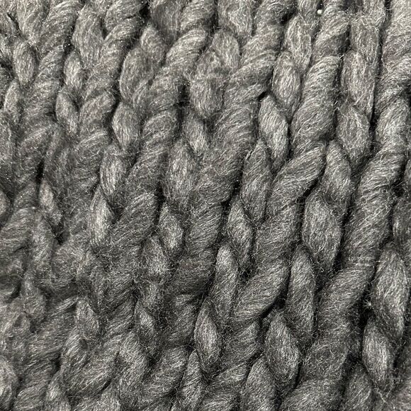 AVIVA STANOFF Chunky Knit Charcoal Throw 50X70” - Picture 5 of 5